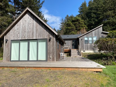 Shared walkway with the Studio Cabin - Completely separate entrances.