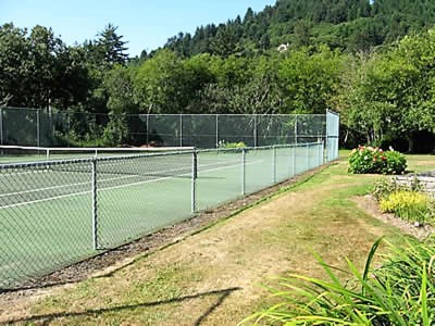 neighborhood tennis courts