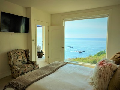 Master Bedroom with beautiful Oceanview!