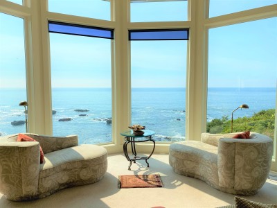 Dramatic, Expansive Oceanview Livingroom.