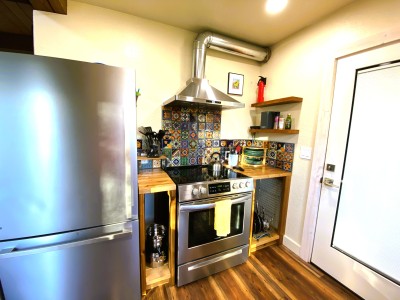 Fully Furnished Kitchen with modern appliances.