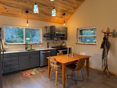 Dining area - seats 4