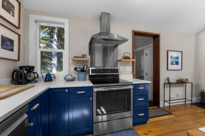 Kitchen with induction stove. Please use cookware provided.