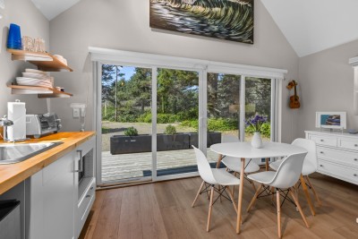 Dining area - seats 4