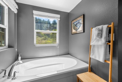 Relax after a day of hiking/beachcombing in the large soaking tub
