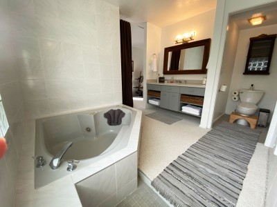 Steep yourself in the tranquility of our relaxing jacuzzi tub!