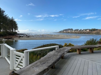 Beautifully situated at the mouth of the Yachats River