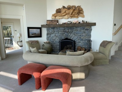 Cozy livingroom furniture around the fireplace.