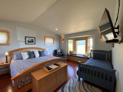 Master Bedroom with additional twin bed and Flatscreen Smart TV