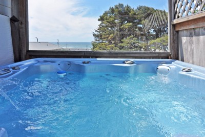 View the ocean from the hot tub. Even better at sunset!